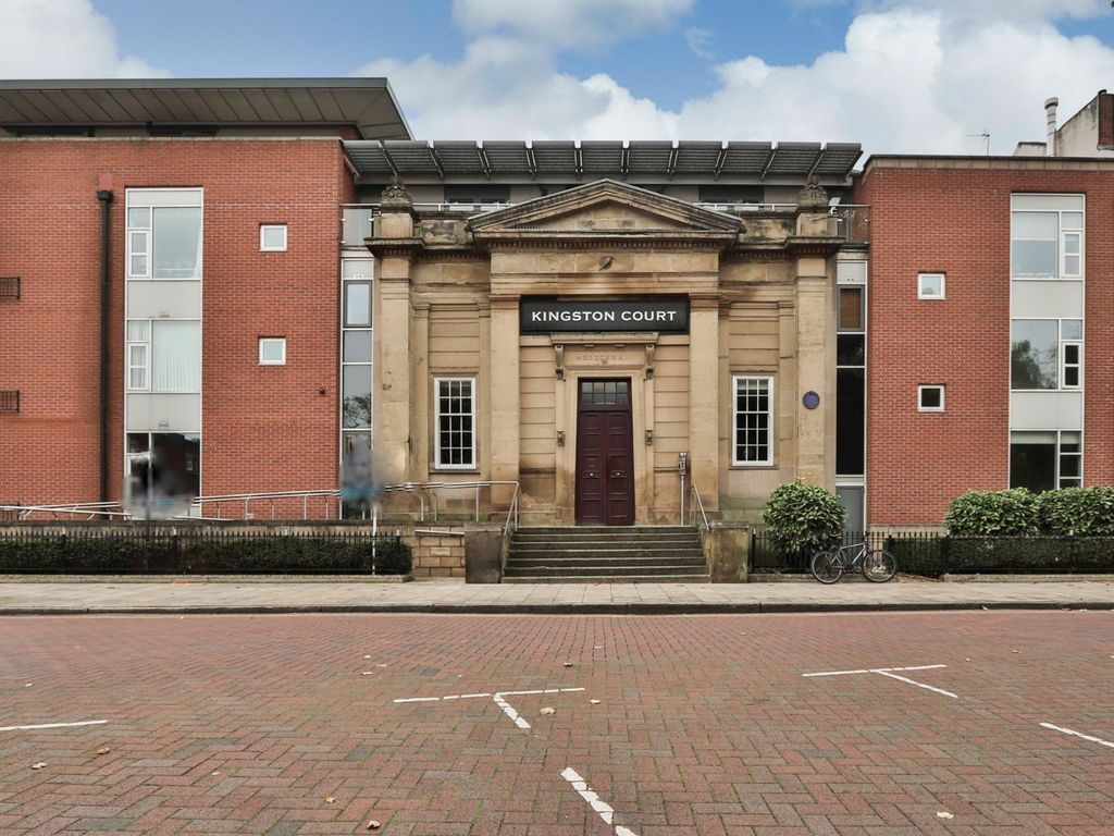 2 bed flat for sale in Kingston Square, Hull, East Yorkshire HU2 Zoopla