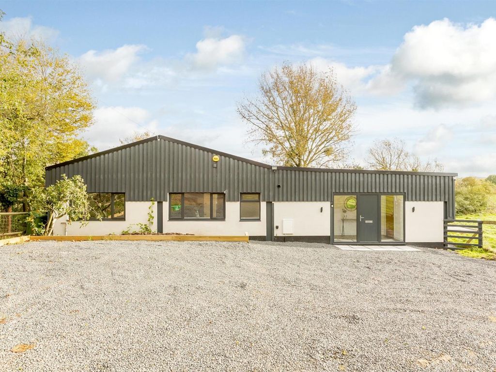 4 bed barn conversion for sale in Chatley, Droitwich Spa