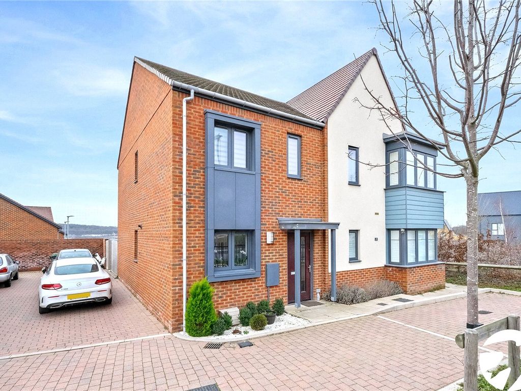2 bed semidetached house for sale in Hoadley End, Castle Hill