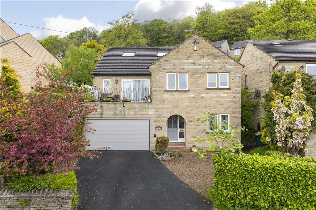 4 bed detached house for sale in The Laurels, Fernbank Drive, Bingley
