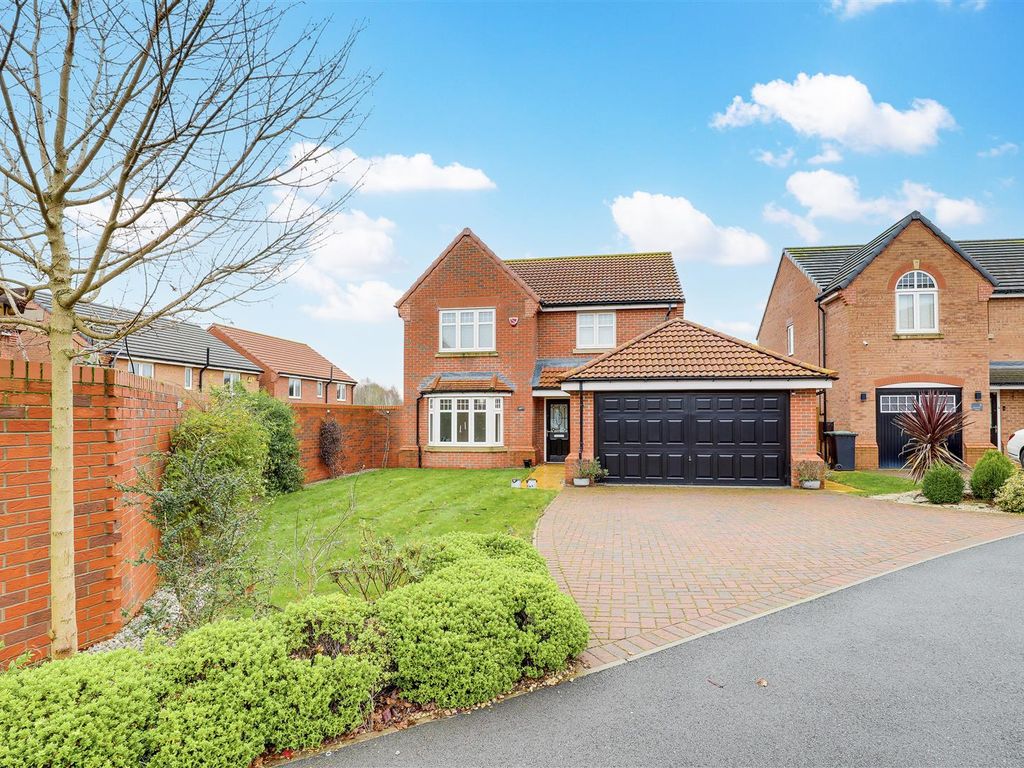 4 bed detached house for sale in Hunter Drive, Hucknall