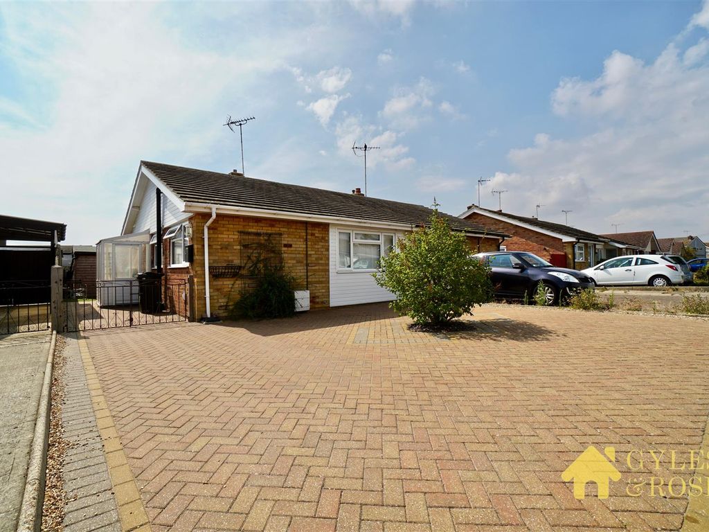 2 bed semidetached bungalow for sale in Woodlands Close, ClactonOn