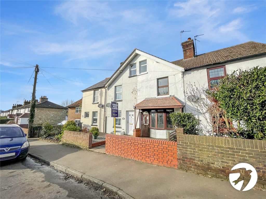 3 bed terraced house to rent in Loose Road, Maidstone, Kent ME15, £