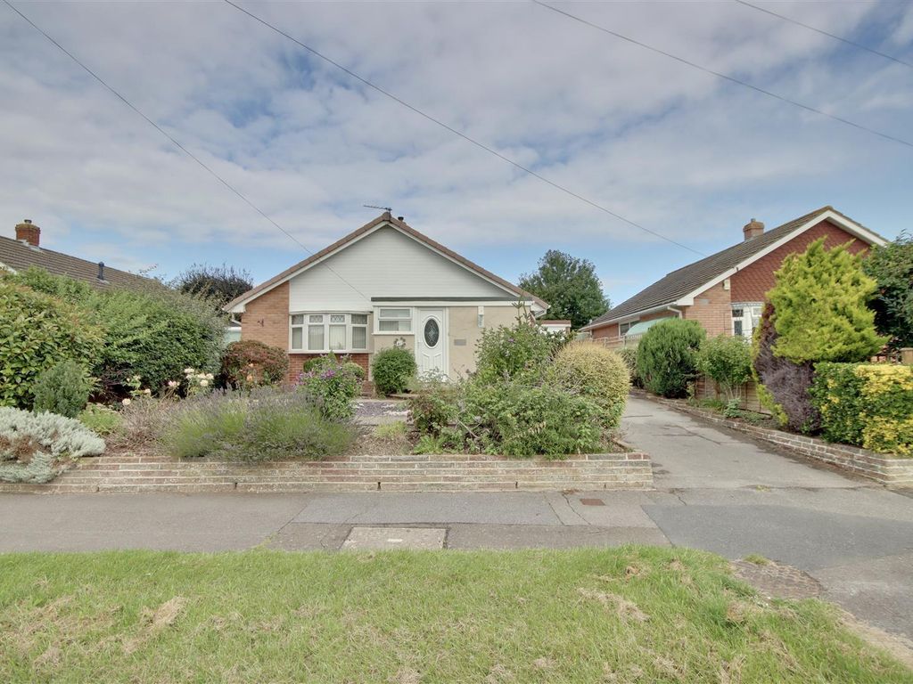 2 bed bungalow for sale in Longmynd Drive, Fareham PO14, £375,000 Zoopla