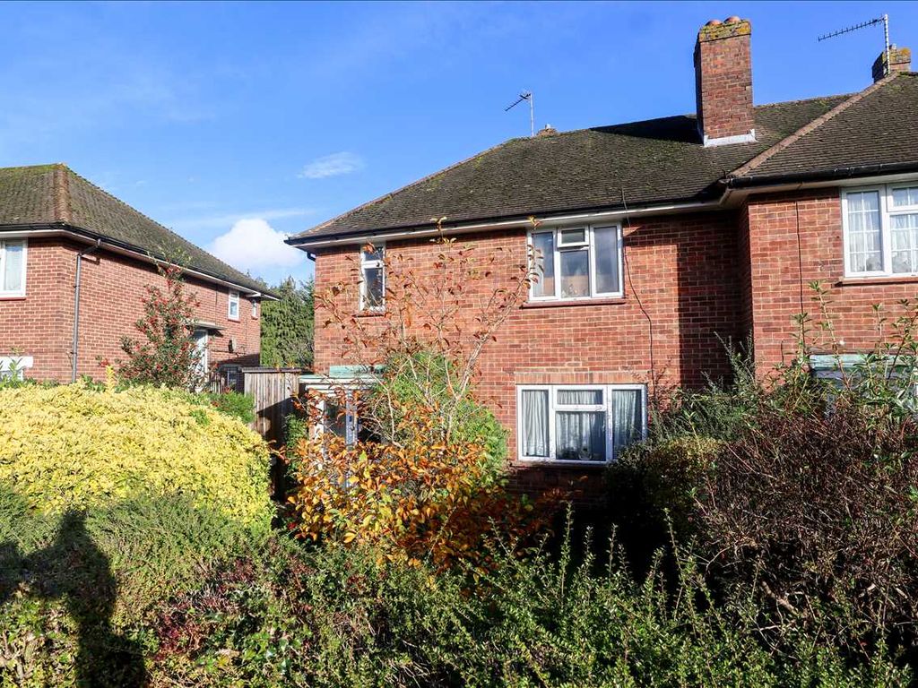 3 bed semidetached house for sale in Bell Crescent, Coulsdon CR5, £