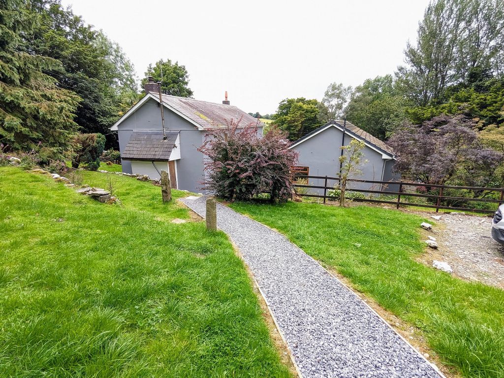 3 bed detached house for sale in Llanllwni, Llanybydder, Carmarthenshire. SA40 Zoopla