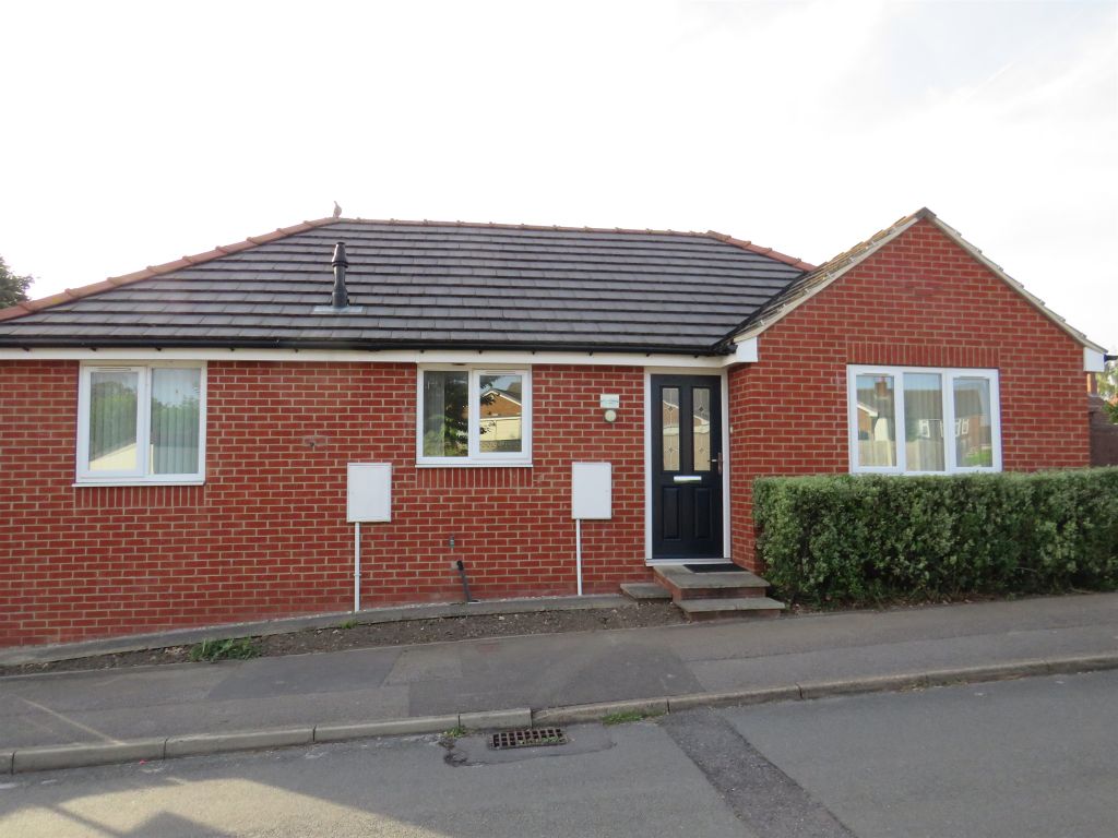2 bed detached bungalow for sale in Norfolk Drive, North Anston