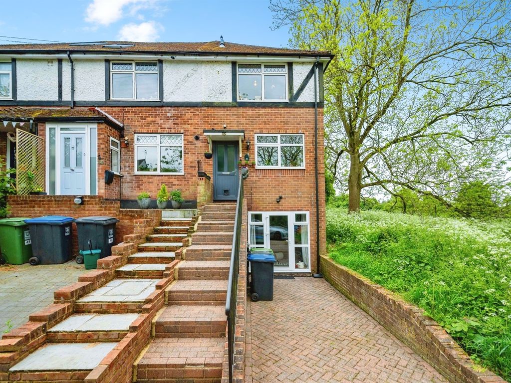 3 Bed Semi Detached House For Sale In Mountfield Road Hemel Hempstead