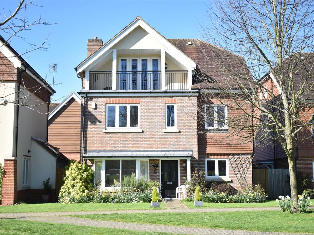 5 bed detached house for sale in Mulberry Way, Ashtead KT21 Zoopla