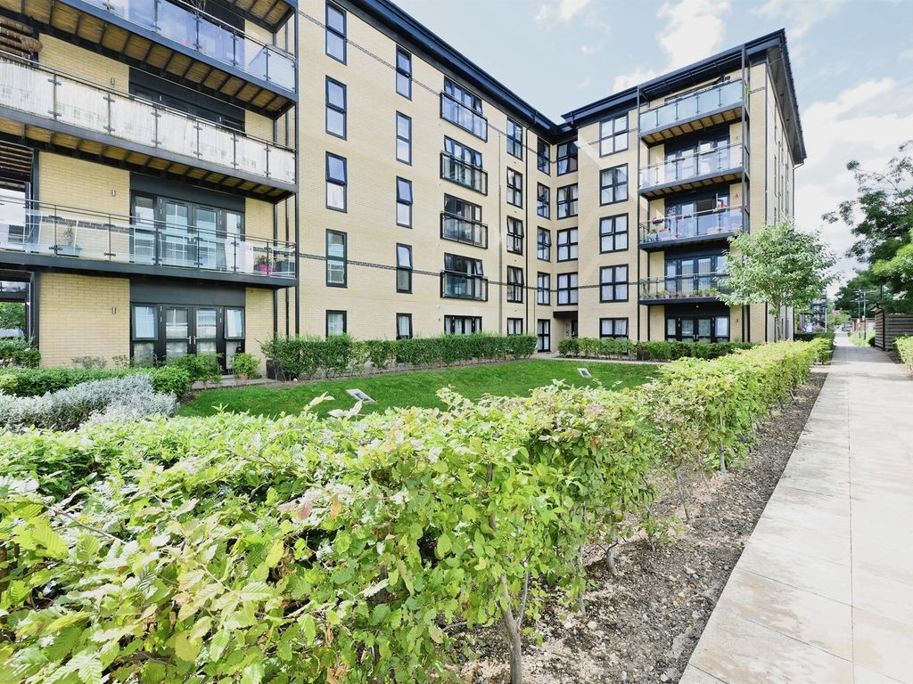 1 bed flat for sale in Bessemer Road, Welwyn Garden City AL7, £250,000 Zoopla