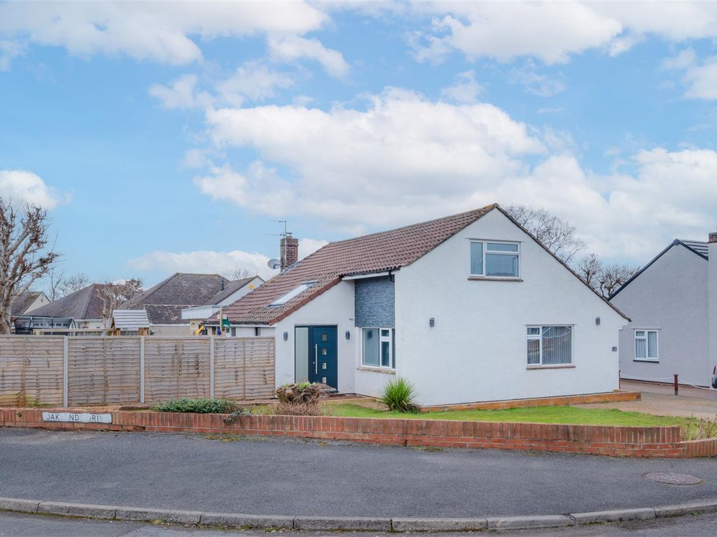 5 bed detached bungalow for sale in Oaklands Drive, Oldland Common