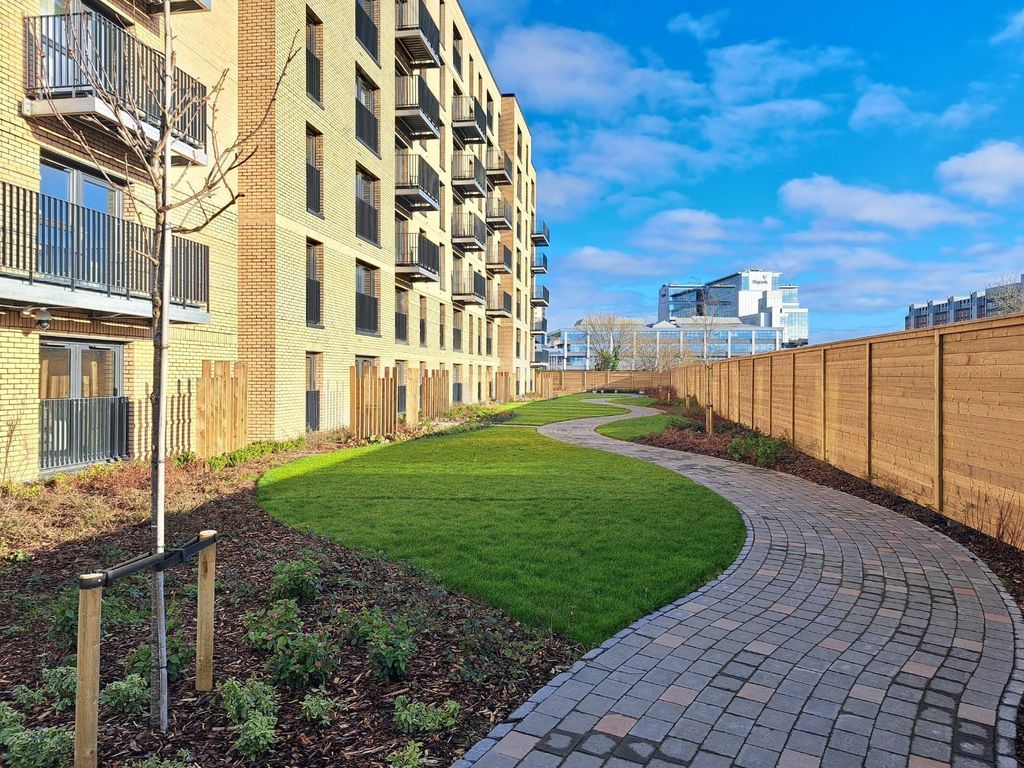 3 bed flat to rent in Minerva Square, Glasgow G3, £1,825 pcm Zoopla