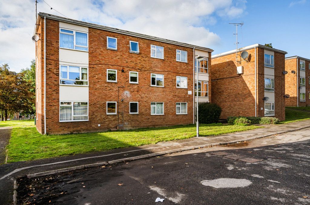 2 bed flat for sale in Trevor House, Colliers Way, Reading RG30, £