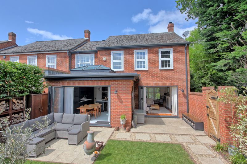 3 bed end terrace house for sale in Bull Lane, Gerrards Cross SL9 Zoopla
