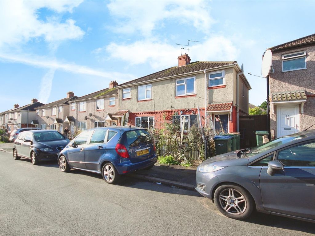 3 bed semidetached house for sale in The Chantries, Hillfields
