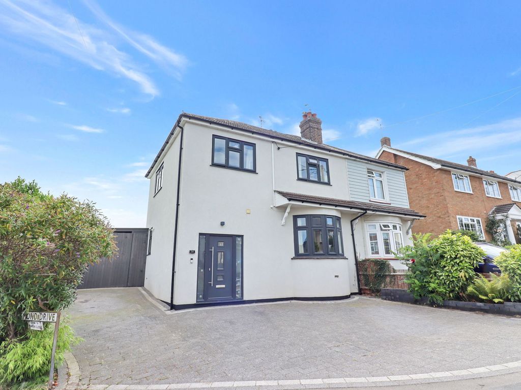4 bed semidetached house for sale in Daws Heath Road, Rayleigh SS6, £