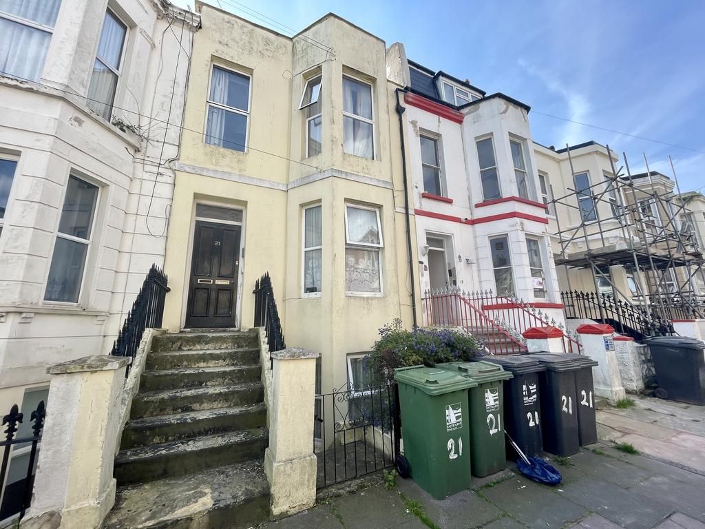 1 bed flat for sale in Ceylon Place, Eastbourne BN21, £139,950 Zoopla
