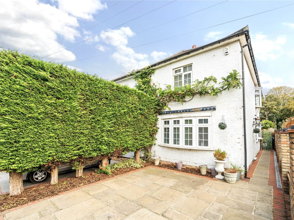 3 bed semidetached house for sale in Leonard Place, Westerham Road