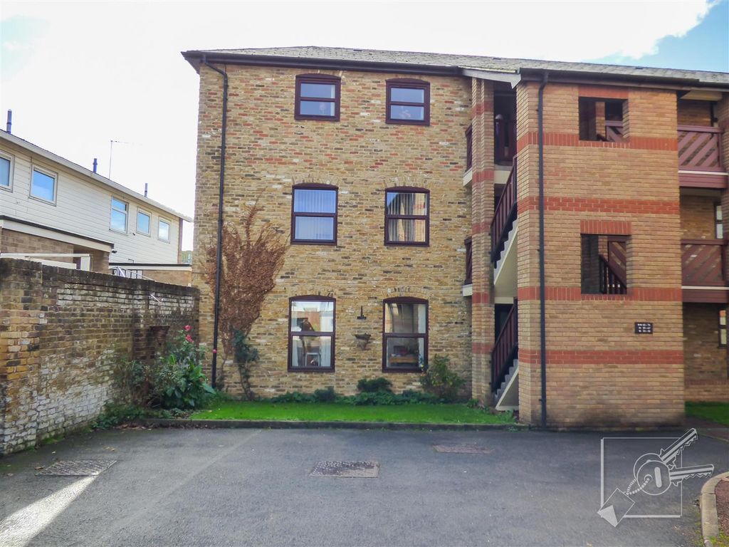 2 bed property for sale in St. James Oaks, Trafalgar Road, Gravesend