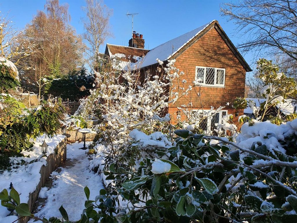 3 bed semidetached house for sale in Cottage, Edenbridge