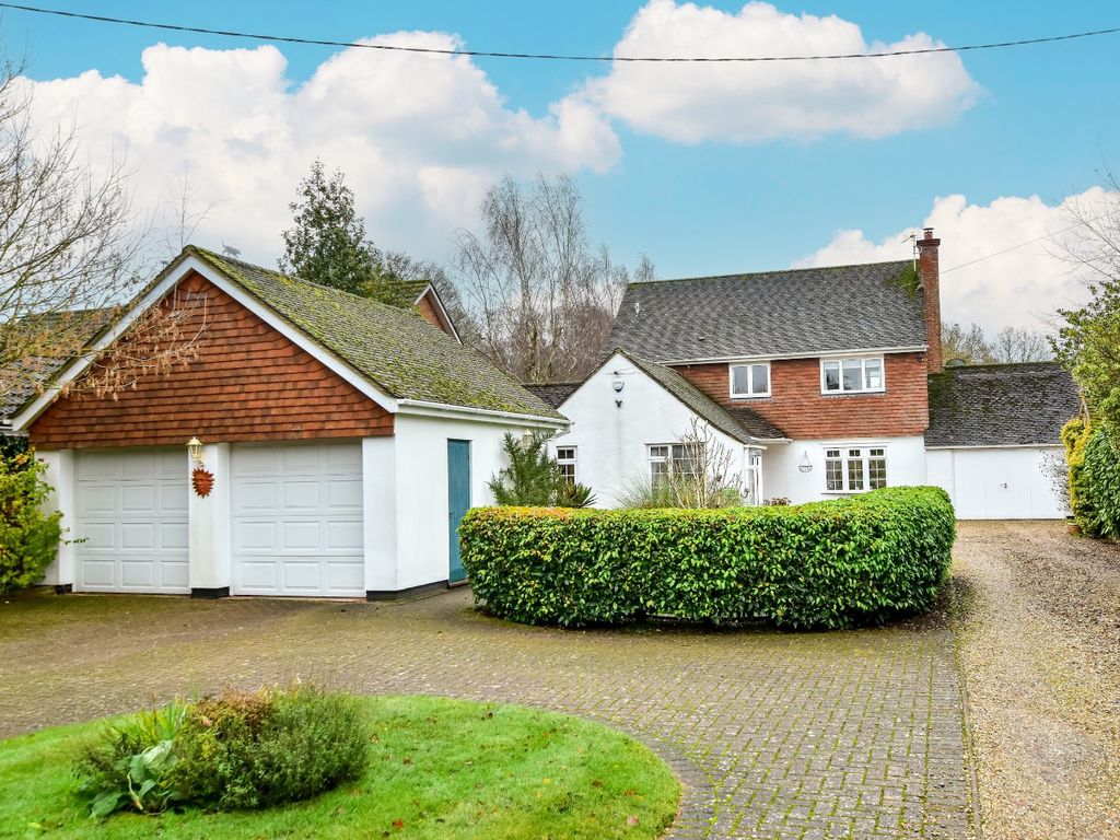 4 bed detached house for sale in Marriotts Avenue, South Heath, Great