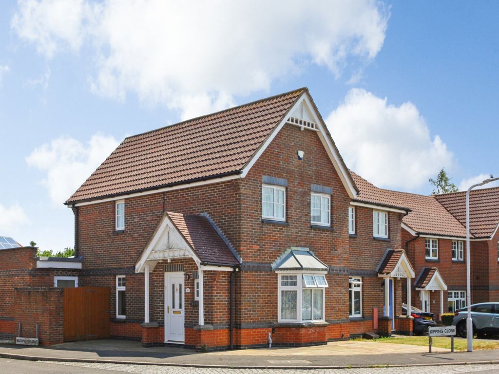 3 bed semidetached house for sale in Waddington Drive, Hawkinge