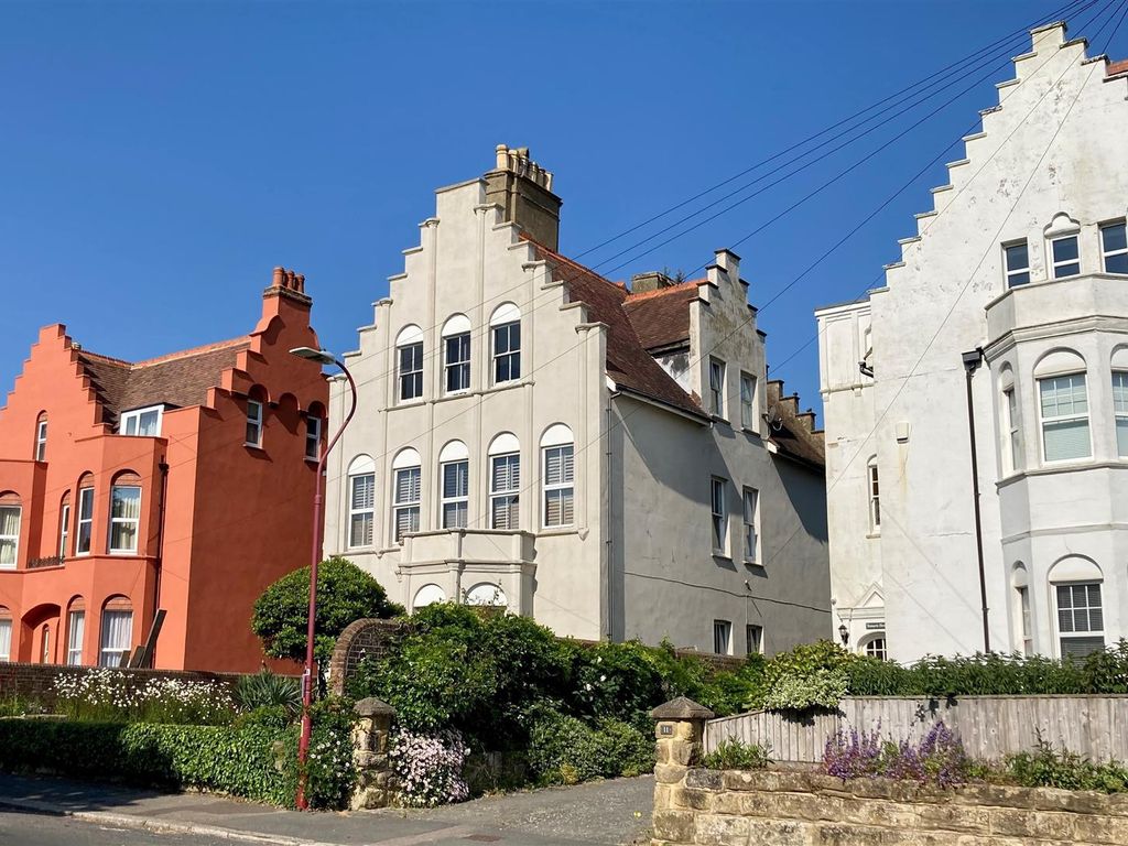 2 bed flat for sale in Boscobel Road, St. LeonardsOnSea TN38, £