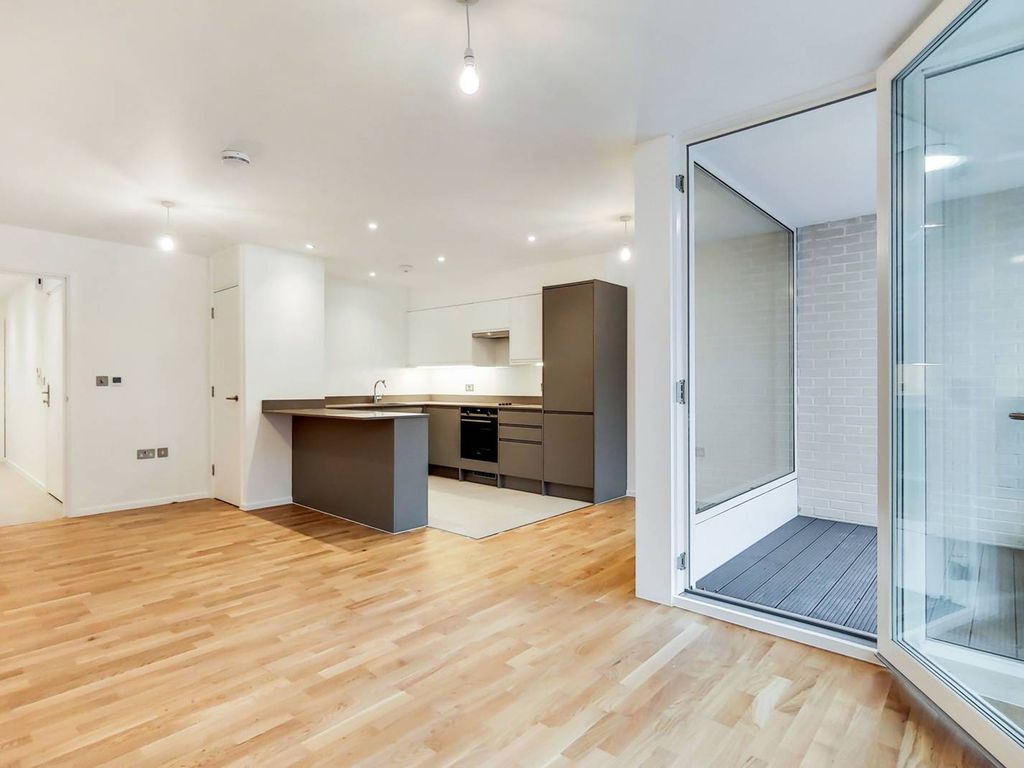 1 bed flat to rent in Upper Richmond Road, East Putney, London SW15, £