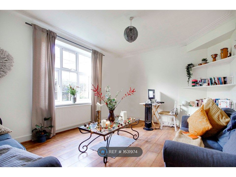 3 bed flat to rent in Aylmer Court, London N2 Zoopla
