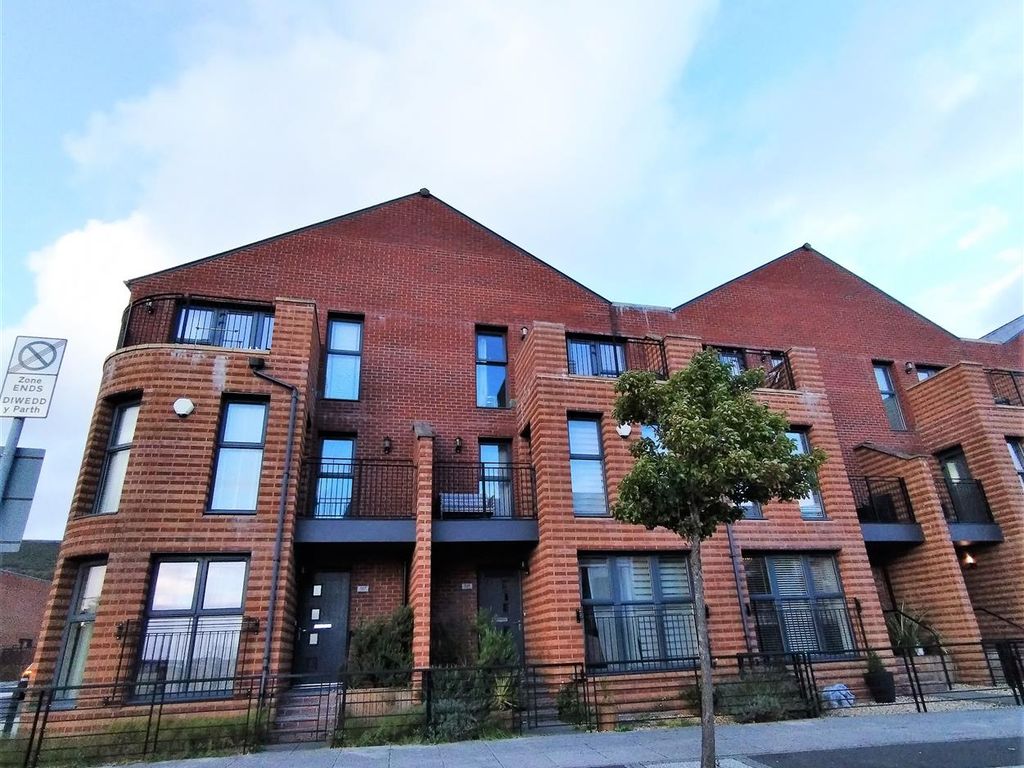 4 bed town house for sale in Langdon Road, Marina, Swansea SA1, £415,000 Zoopla