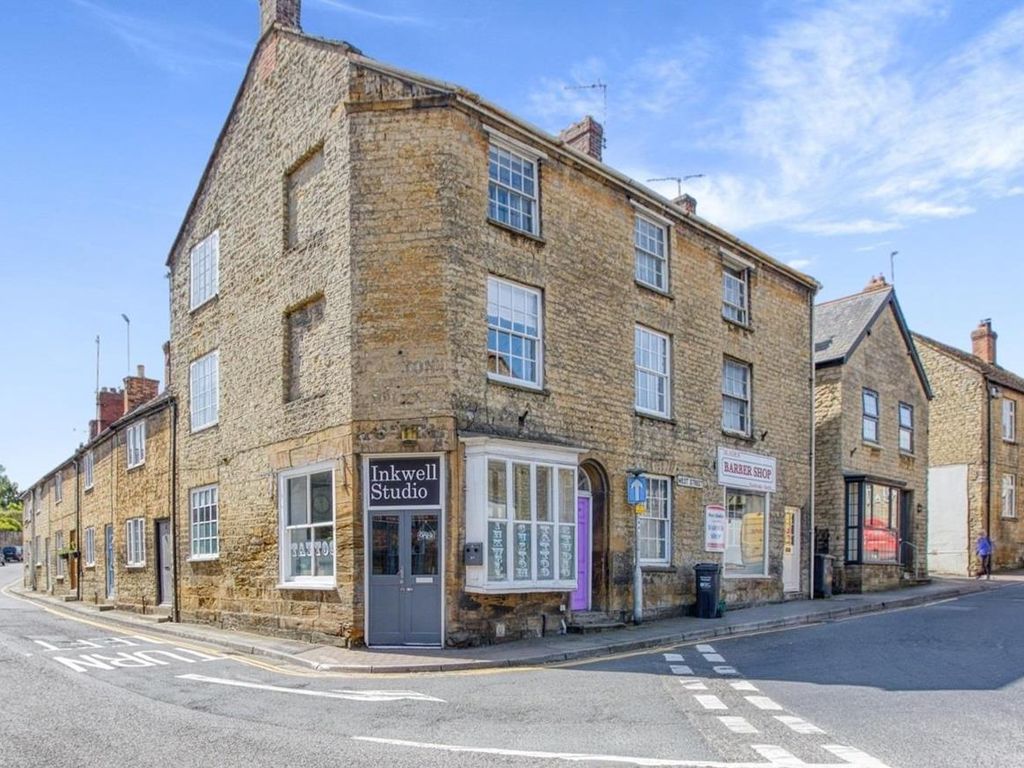 1 bed flat for sale in Hurle House Yard, West Street, Crewkerne TA18, £
