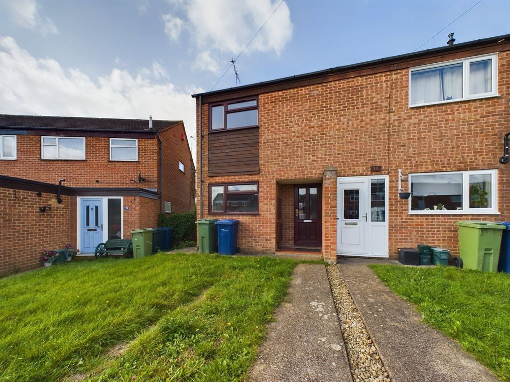 2 bed property to rent in Cromers Close, Northway, Tewkesbury GL20, £