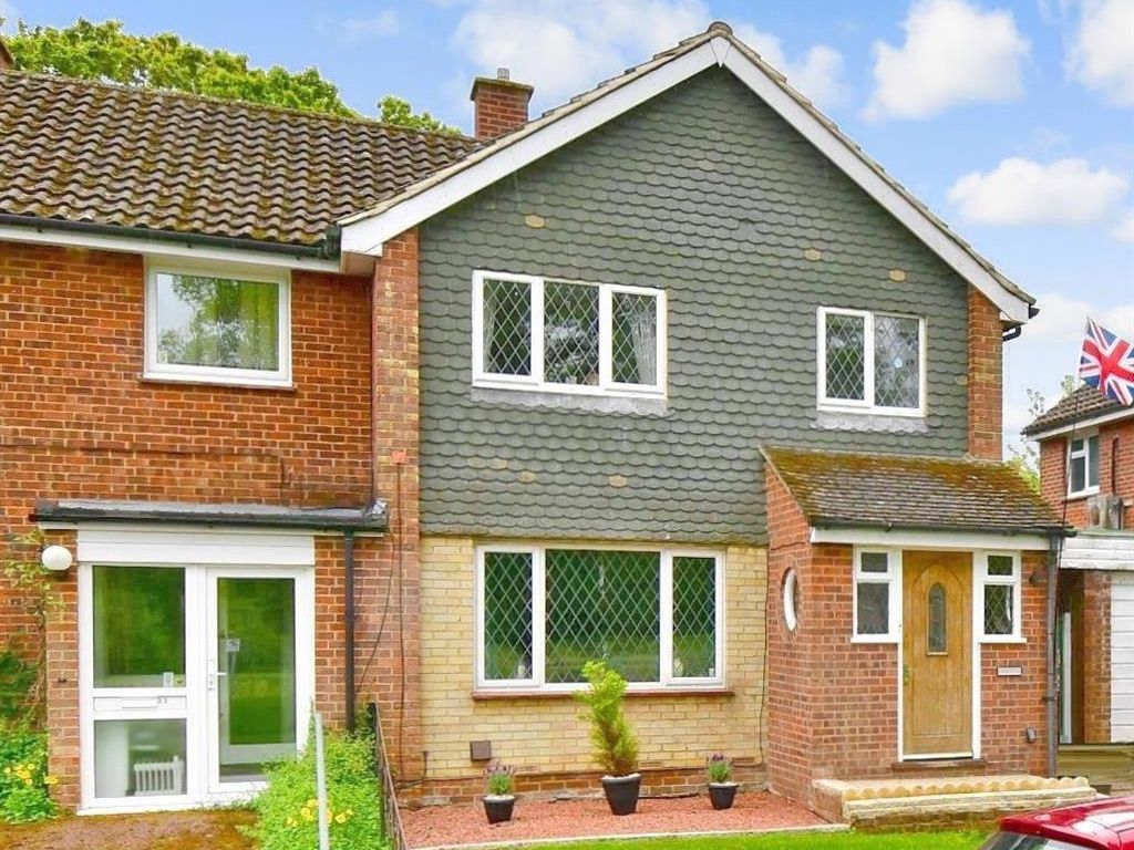 3 bed semidetached house for sale in Cedar Crescent, Tonbridge, Kent