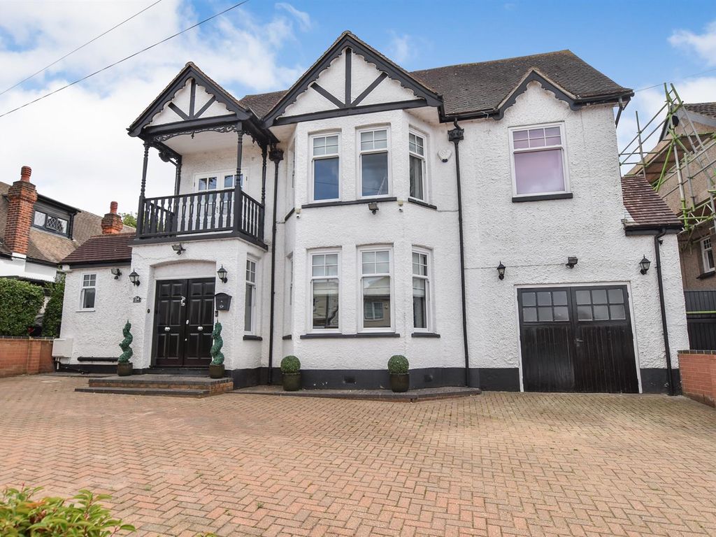 4 bed detached house for sale in Vicarage Hill, Benfleet SS7, £