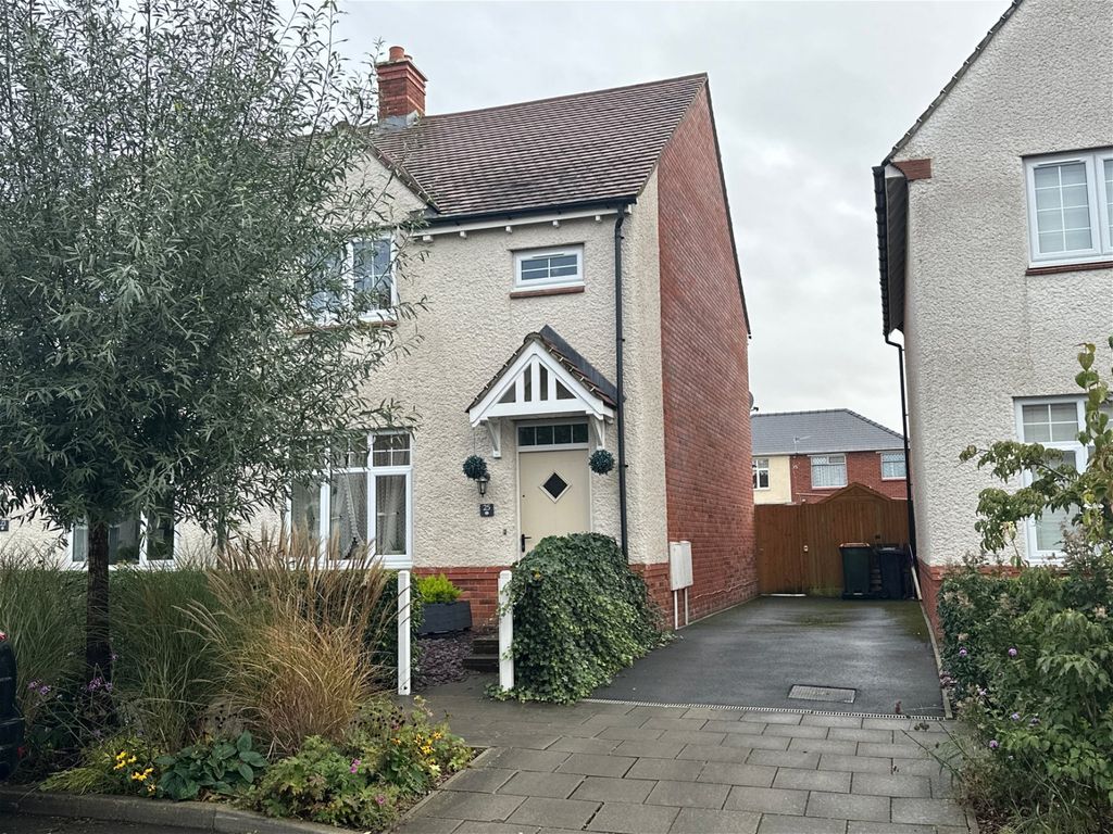 3 bed semidetached house for sale in Loftus Lane, Newport NP19, £