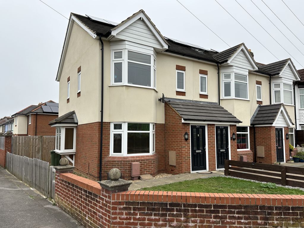 3 bed end terrace house for sale in White Hart Lane, Portchester, Fareham PO16, £375,000 Zoopla