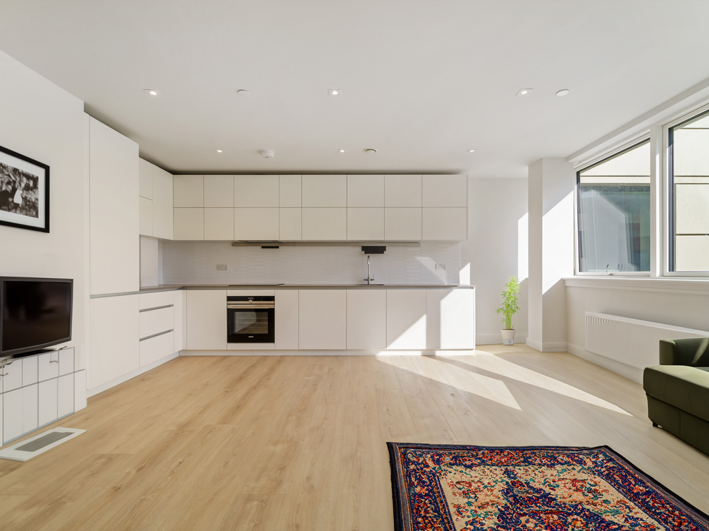 3 bed flat to rent in Olympic Way, Wembley HA9, £2,600 pcm Zoopla