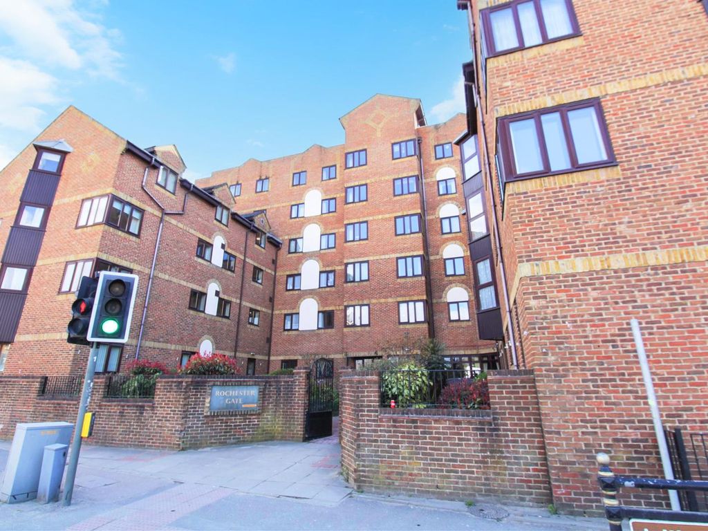2 bed flat for sale in Rochester Gate, High Street, Rochester ME1 Zoopla