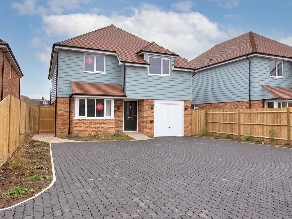 4 bed detached house for sale in 137 Tally Ho Road, Shadoxhurst