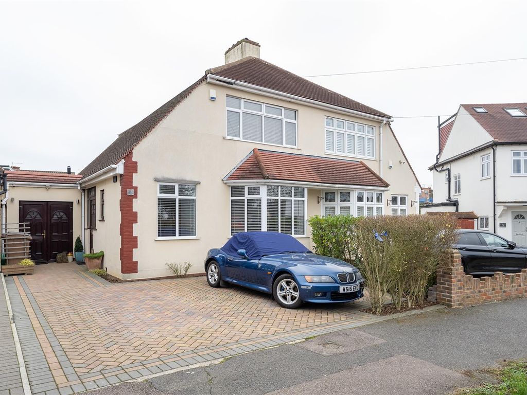 3 bed semidetached house for sale in Blackthorne Drive, London E4, £