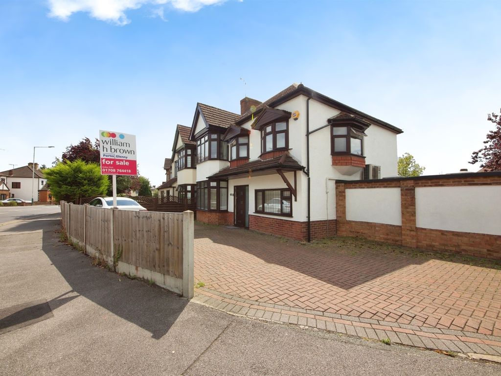 4 bed semidetached house for sale in Upper Brentwood Road, Gidea Park
