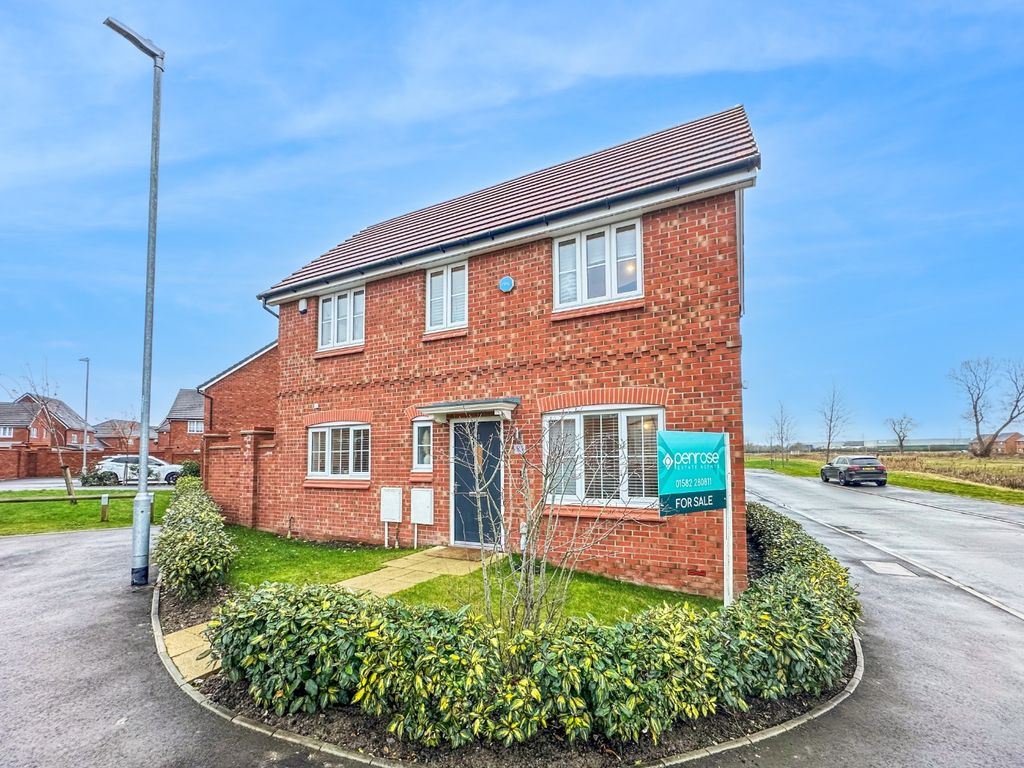 3 bed detached house for sale in Harebell Gardens, Houghton Regis, Dunstable LU5, £133,000 Zoopla