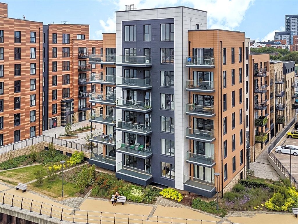 2 bed flat for sale in Thomas Blake Avenue, Southampton, Hampshire SO14