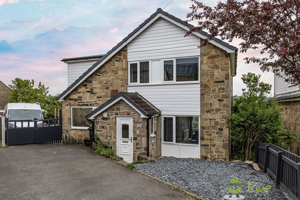 4 bed detached house for sale in Savile Close, Clifton, Brighouse HD6
