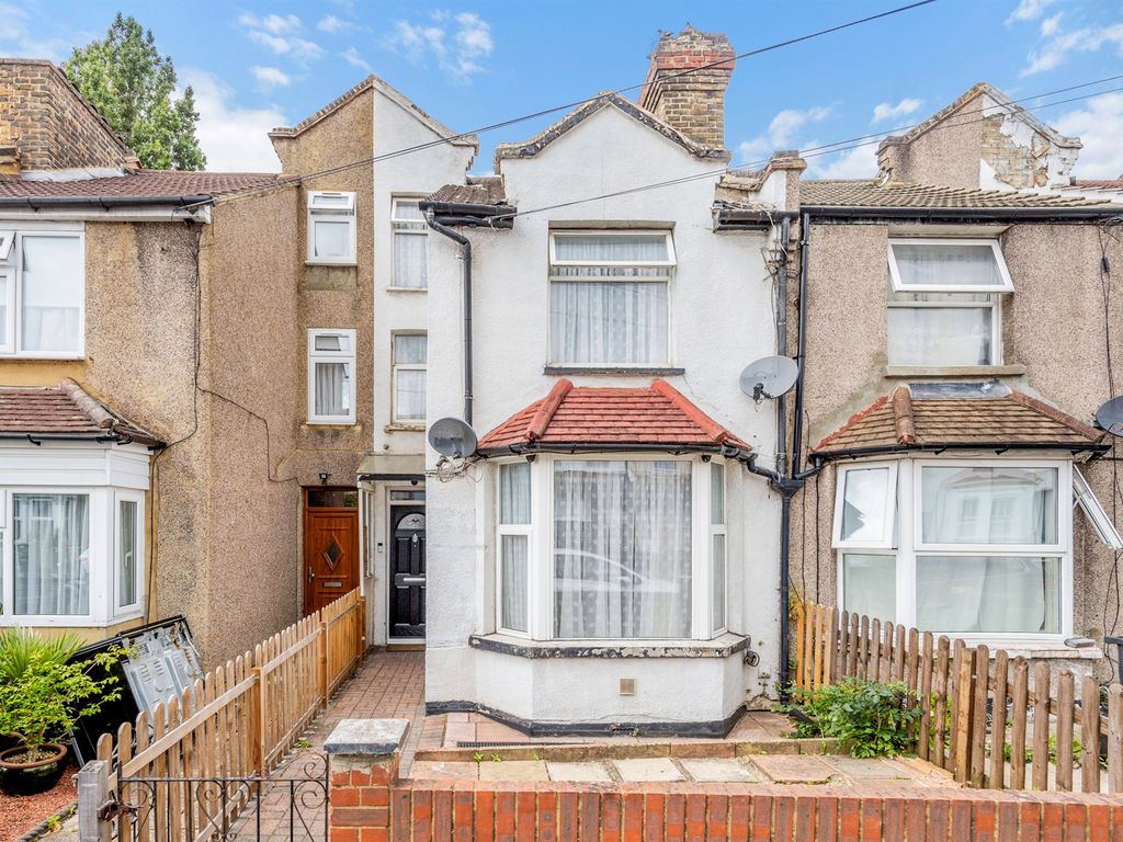 3 bed terraced house for sale in Bensham Lane, Thornton Heath CR7 Zoopla