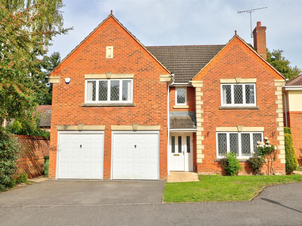 5 bed detached house for sale in Colvin Gardens, Hiltingbury, Chandlers