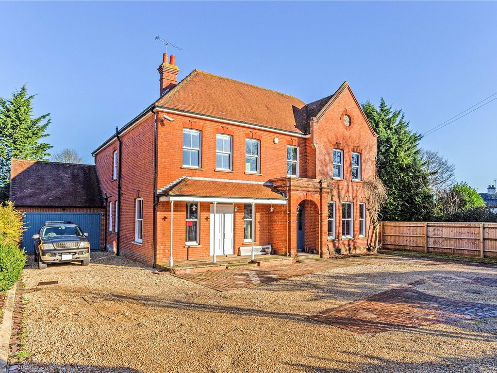 6 bed detached house for sale in Road, Stokenchurch, High