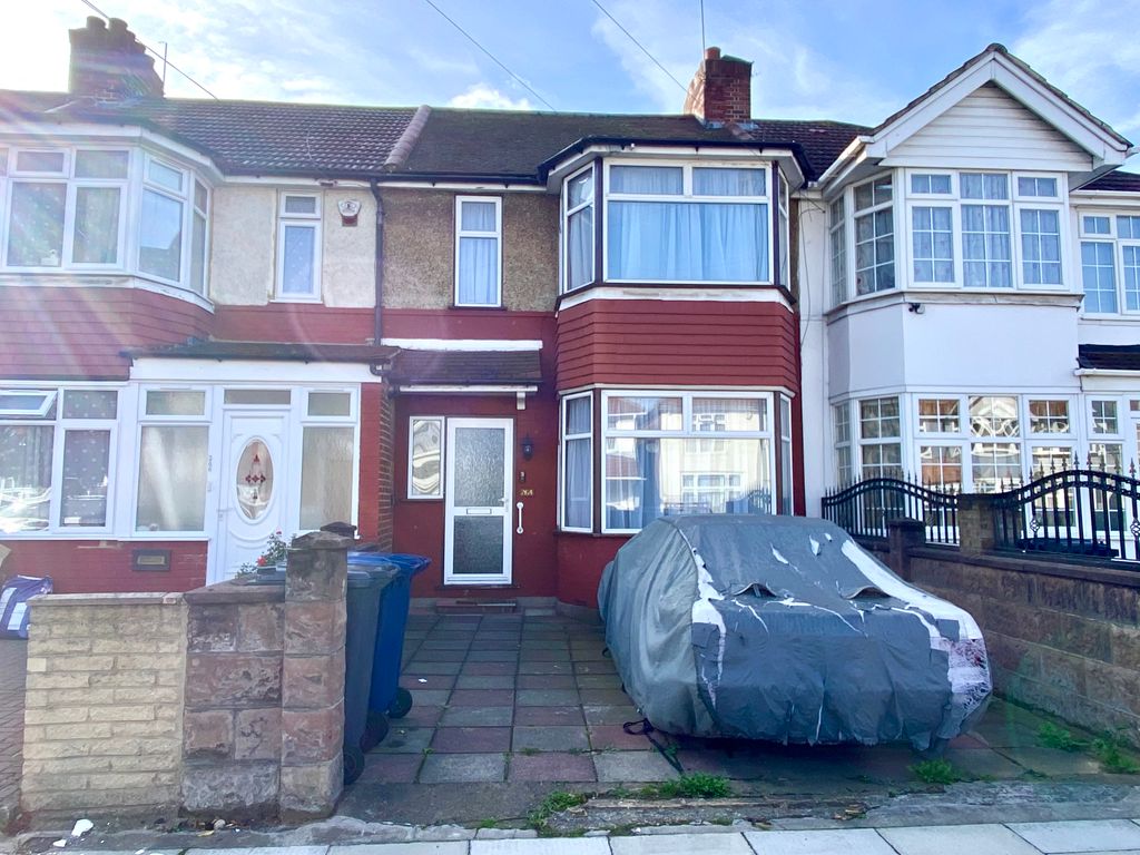 3 bed terraced house for sale in Park Avenue, Southall UB1 Zoopla