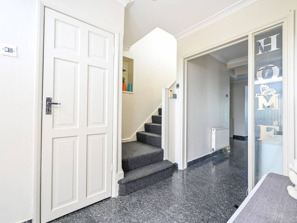 5 bed property for sale in Bowness Crescent, Kingston Vale, London SW15