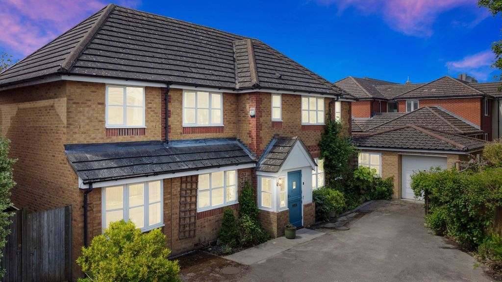 4 bed detached house for sale in Redwood Drive, Aylesbury HP21 Zoopla